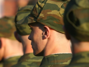 Обложка новости На фронт по лотерее: как срочников вынуждают идти на контракт