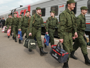 Обложка новости «Один ноги держал, другой выкручивал»: 130 срочников вынудили подписать контракт в поезде по дороге в Уссурийск